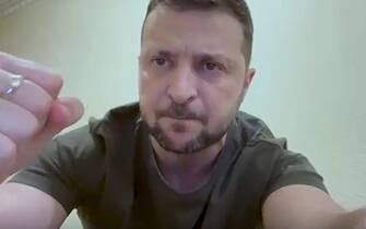 Il fermo immagine mostra il presidente ucraino, Volodymyr Zelensky, nel suo discorso video notturno, 19 giugno 2022.
FERMO IMMAGINE +++ ATTENZIONE LA FOTO NON PUO' ESSERE PUBBLICATA O RIPRODOTTA SENZA L'AUTORIZZAZIONE DELLA FONTE DI ORIGINE CUI SI RINVIA+++