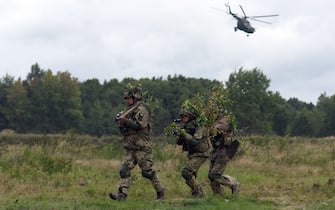 Ukrainian servicemen take part in the joint Rapid Trident military exercises with the United States and other NATO countries nor far from Lviv on September 24, 2021, as tensions with Russia remain high over the Kremlin-backed insurgency in the country's east. - The annual Rapid Trident military exercises, taking place in western Ukrainian until October 1, involve some 6,000 soldiers from 15 countries, Ukraine's defence ministry said in a statement. (Photo by Yuriy DYACHYSHYN / AFP) (Photo by YURIY DYACHYSHYN/AFP via Getty Images)