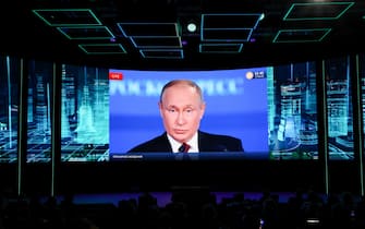 ST PETERSBURG, RUSSIA - JUNE 17, 2022: A screen displays Russia's President Vladimir Putin during a plenary session broadcast live at the 2022 St Petersburg International Economic Forum (SPIEF) held at the ExpoForum Convention and Exhibition Center.  Anton Novoderezhkin / TASS / Sipa USA Host Photo Agency