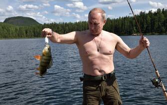 Russian President Vladimir Putin fishes in the remote Tuva region in southern Siberia. The picture taken between August 1 and 3, 2017. (Photo by Alexey NIKOLSKY / SPUTNIK / AFP) (Photo by ALEXEY NIKOLSKY/SPUTNIK/AFP via Getty Images)