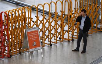 Transport strike in the UK, gates closed in stations
