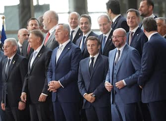 epa10029632 French President Emmanuel Macron, and European Council President Charles Michel react during a family photo following an EU-Western Balkans leaders' meeting in Brussels, Belgium, 23 June 2022. The progress on EU integration and the challenges which the Western Balkans countries face in connection to the Russian invasion of Ukraine are topping the agenda when EU and Western Balkan leaders meet prior a European Council meeting.  EPA/OLIVIER HOSLET