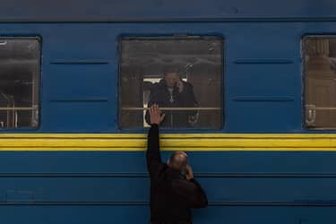 epaselect epa09893110 Bohdan Frank, says goodbye to his wife Yulia, as she with her daughter depart to the west of Ukraine on the evacuation train, at the railway station in Kharkiv, northeast Ukraine, 16 April 2022. Kharkiv, Ukraine's second-largest city and its surrounding area have been heavily shelled by Russian forces, with many civilians killed, since Russia's military invasion of Ukraine began on 24 February 2022.  EPA/ROMAN PILIPEY