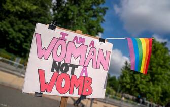 Manifestazioni davanti alla Corte suprema Usa dopo decisione su aborto