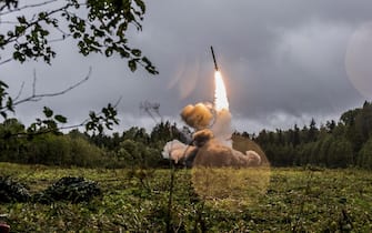 (FILE) - A handout photo made available by  the Russian Defence Ministry on 19 September 2017 shows Russian tactic missile Iskander -M during Zapad 2017 military exercises on Luga range in St. Petersburg region, Russia, 18 September 2017 (reissued 20 October 2018). According to media reports, the Trump administration has told US allies that it wants to withdraw from the landmark Reagan-era Intermediate-range Nuclear Forces Treaty, or INF.  ANSA/KONSTANTIN ALYSH / DEFENCE MINISTRY HANDOUT HANDOUT  HANDOUT EDITORIAL USE ONLY/NO SALES