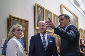 epa10042106 Spanish Prime Minister Pedro Sanchez (R), and his wife Begona Gomez (unseen), receive the President of the United States, Joe Biden (C), and his granddaughters upon their arrival at the dinner that the Spanish chief executive offers to the heads of state and heads of government participating in the NATO summit, in Madrid, Spain, 29 June 2022. Some 40 world leaders attend the summit, running from 29 to 30 June, focused on the ongoing Russian invasion of Ukraine. Spain hosts the event to mark the 40th anniversary of its accession to NATO.  EPA/Brais Lorenzo POOL