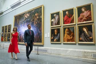 epa10041875 Spanish Prime Minister, Pedro Sanchez (R), and his wife Begona Gomez (L) upon their arrival at Prado Museum, before a dinner on the first day of the NATO Summit, in Madrid, Spain, 29 June 2022. Some 40 world leaders attend the summit, running from 29 to 30 June, focused on the ongoing Russian invasion of Ukraine. Spain hosts the event to mark the 40th anniversary of its accession to NATO.  EPA/BALLESTEROS / POOL