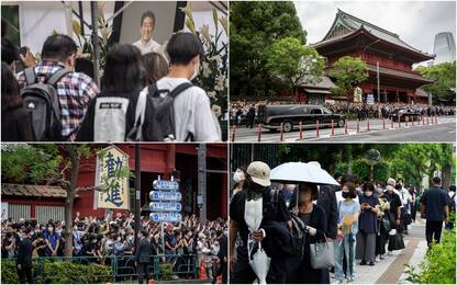 Shinzo Abe: funerali privati a Tokyo: in migliaia fuori dal tempio