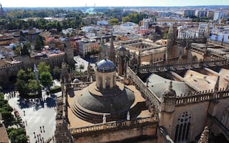 Spain, Andalusia, historic center of Seville, view from tower the cathedral to the Plaza del Triunfo and the Royal Alcazarr, the mediaeval Royal Palace from Sevilla.. (Photo by: Bildagentur-online/Universal Images Group via Getty Images)