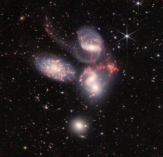 “Queste immagini ricordano al mondo che l’America può fare grandi cose”. Lo ha sottolineato il presidente Biden presentando le prime immagini dal Telescopio Webb, il più potente mai mandato in orbita finora