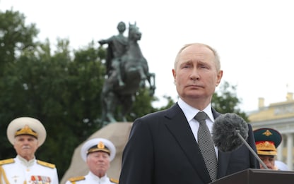 Russia, Putin minaccia: la marina avrà missili ipersonici Tsirkon