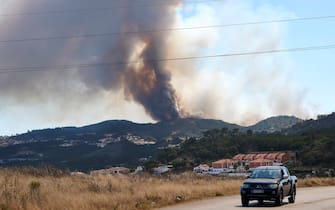 MAFRA, PORTUGAL - JULY 31: A large plume of smoke is seen at a forest fire being fought by 321 firefighters, 84 vehicles and 9 specialized aircraft on July 31, 2022 in Mafra, Portugal. The rise in temperatures this weekend is causing a new wave of forest fires in the country, especially in the central and northern regions. The fires that most concern the authorities this Sunday afternoon are active in the municipalities of OurÃ©m, Mafra and PaÃ§os de Ferreira, with some 700 firefighters and 20 aerial means fighting them. (Photo by Horacio Villalobos#Corbis/Corbis via Getty Images)
