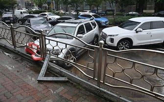 Cars damaged by flood water are seen on the street after heavy rainfall at Gangnam district in Seoul on August 9, 2022. (Photo by Jung Yeon-je / AFP) (Photo by JUNG YEON-JE / AFP via Getty Images)
