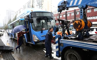 SEOUL, SOUTH KOREA - AUGUST 09: A bus is prepared for towing after floating in heavy rainfall on August 09, 2022 in Seoul, South Korea. The heaviest rainfall in 80 years has pounded Seoul and surrounding regions, leaving seven people dead and six others missing, as well as flooding homes, vehicles, buildings and subway stations, government officials said. (Photo by Chung Sung-Jun/Getty Images)