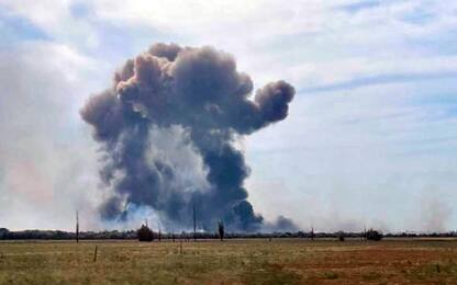 Crimea, almeno 8 aerei da guerra russi distrutti in esplosione. FOTO