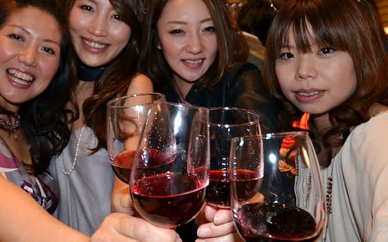 Japan, Revenue Agency campaign for young people: drink alcohol