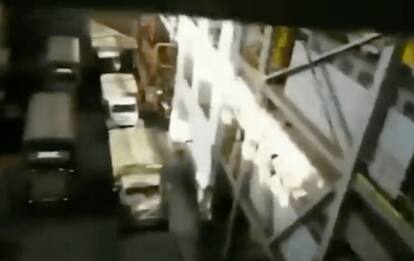 Ucraina,  in un video camion russi dentro la centrale di Zaporizhzhia