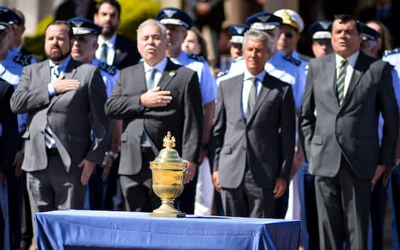 Brazil, bicentennial ceremonies: the embalmed heart of the first emperor arrives
