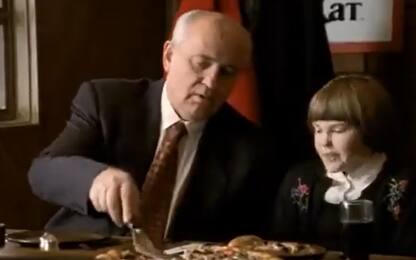Lo spot di Pizza Hut con Gorbaciov torna virale sui social. VIDEO