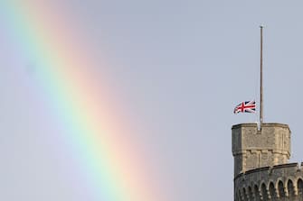 WINDSOR, ENGLAND - SEPTEMBER 08: (EDITORS NOTE: Retransmission with alternate crop.) The Union flag is lowered on Windsor Castle as a rainbow covers the sky on September 08, 2022 in Windsor, England.  Elizabeth Alexandra Mary Windsor was born in Bruton Street, Mayfair, London on 21 April 1926. She married Prince Philip in 1947 and acceded the throne of the United Kingdom and Commonwealth on 6 February 1952 after the death of her Father, King George VI.Queen Elizabeth II died at Balmoral Castle in Scotland on September 8, 2022, and is survived by her four children, Charles, Prince of Wales, Anne, Princess Royal, Andrew, Duke Of York and Edward, Duke of Wessex.  (Photo by Chris Jackson / Getty Images)
