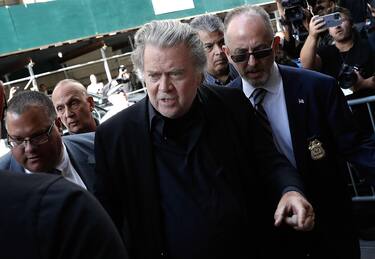 epa10169955 Former White House Chief Strategist in the Trump administration Steven Bannon arrives at Manhattan district attorney's office to surrender himself to authorities in New York, New York, USA, 08 September 2022. The sealed charges, which are expected to be announced by the Manhattan District Attorney and the New York Attorney General, are believed to stem from a crowd-funded border wall project fraud scheme.  EPA/PETER FOLEY