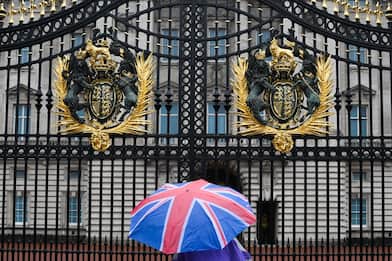 Nuove accuse di razzismo scuotono Buckingham Palace