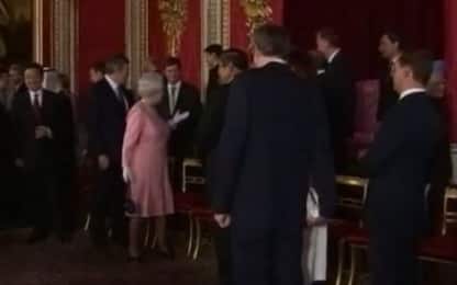 Quando Elisabetta II rimproverò Berlusconi per l'urlo a Obama. VIDEO