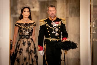 epa10179205 Crown Prince Frederik (R) and Crown Princess Mary (L) arrive to a gala banquet at Christiansborg Palace in Copenhagen, Denmark, 11 September 2022. The banquet was held to mark the 50th anniversary of Danish Queen Margrethe II's accession to the throne.  EPA/Mads Claus Rasmussen  DENMARK OUT