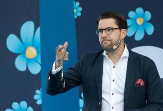 To emphasize his law and order theme, Jimmie Ãkesson, leader of the ultra nationalist Sweden Democrats, currently the third largest party in Swedish parliament, holds a pair of hand cuffs during his speech at Almedalen Week in Visby on July 7 2016 (Photo by Julia Reinhart/NurPhoto via Getty Images)