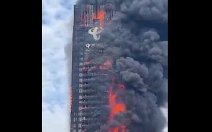 Cina, grave incendio in un grattacielo di Changsha