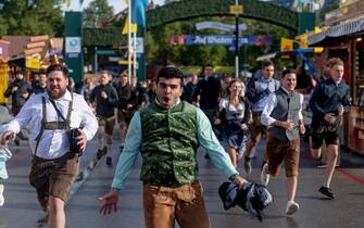 epa10189286 Visitors enter the grounds during the opening of the 187th edition of the traditional Oktoberfest beer and amusement festival in the Germany's Bavarian state capital of Munich, Germany, 17 September 2022. The Oktoberfest 2022 runs from 17 September to 03 October and several millions of visitors are expected from all over the world. Due to the coronavirus pandemic, the Oktoberfest was cancelled in 2020 and 2021.  EPA/CHRISTIAN BRUNA