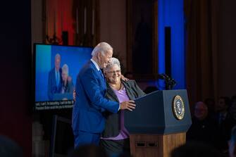 Joe Biden ha ospitato alla Casa Bianca il summit “United We Stand” dedicato a contrastare la violenza alimentata dall’odio