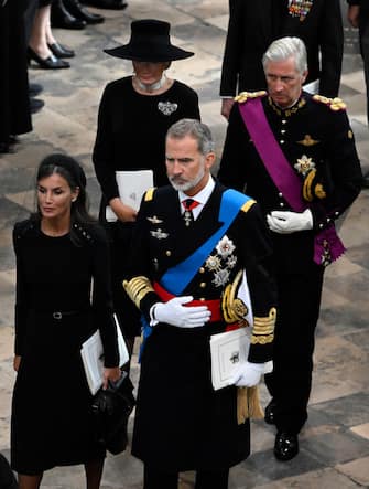 LONDON, ENGLAND - SEPTEMBER 19: Queen Mathilde of Belgium,  King Philippe of Belgium, Queen Letizia of Spain and King Felipe VI of Spain are seen in Westminster Abbey during The State Funeral of Queen Elizabeth II on September 19, 2022 in London, England. Elizabeth Alexandra Mary Windsor was born in Bruton Street, Mayfair, London on 21 April 1926. She married Prince Philip in 1947 and ascended the throne of the United Kingdom and Commonwealth on 6 February 1952 after the death of her Father, King George VI. Queen Elizabeth II died at Balmoral Castle in Scotland on September 8, 2022, and is succeeded by her eldest son, King Charles III.  (Photo by Gareth Cattermole/Getty Images)