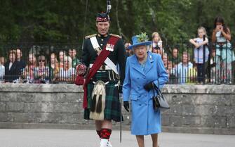 Queen Elizabeth II with Major Thompson