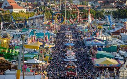 Oktoberfest, critiche per lo spreco di energia a Monaco di Baviera