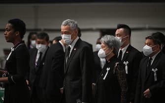 epa10208575 Singapore's Prime Minister Lee Hsien Loong (C-L) and his wife Ho Ching (C-R) arrive for the state funeral of former Japanese prime minister Shinzo Abe at the Nippon Budokan in Tokyo, Japan, 27 September 2022. Thousands of people are gathered in Tokyo to attend the state funeral for former prime minister Shinzo Abe, including foreign dignitaries and representatives from more than 200 countries and international organizations.  EPA/PHILIP FONG / POOL