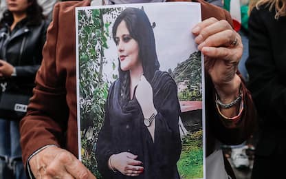 Iran, Teheran: "Mahsa Amini morta per malattia non per percosse"