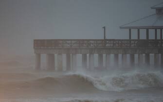 41771740 Sept 28, 2022; Fort Myers Beach, FL, USA; Scenes from Fort Myers Beach as Hurricane Ian approaches Southwest Florida on Wednesday, Sept. 28, 2022. Mandatory Credit: Andrew West-USA TODAY NETWORK/Sipa USA