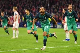 AMSTERDAM, NETHERLANDS - MAY 08: Lucas Moura of Tottenham Hotspur celebrates after scoring his team's third goal during the UEFA Champions League Semi Final second leg match between Ajax and Tottenham Hotspur at the Johan Cruyff Arena on May 08, 2019 in Amsterdam, Netherlands.  (Photo by Dan Mullan / Getty Images)