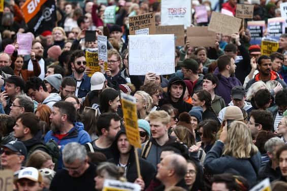 Uk, protests against the increase in the cost of living: thousands in the streets