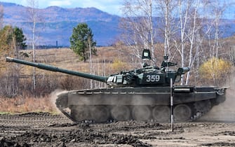 TRANSBAIKAL TERRITORY, RUSSIA – OCTOBER 3, 2022: A T-72B1 tank is seen during a training session for mobilised Russian Army reservists at an Eastern Military District ñentre for training low-ranking personnel of mechanised infantry and tank troops. Mobilised reservists take part in firing and displacement drills. Russian President Putin announced partial military mobilisation in Russia on 21 September 2022. Yevgeny Yepanchintsev/TASS/Sipa USA
