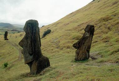 Incendio sull'Isola di Pasqua, le fiamme hanno danneggiato statue Moai