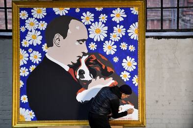 "Putin con cucciolo", il ritratto dell'artista pop Alexey Sergienko