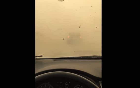 California, violent sandstorm on the border with Mexico.  VIDEO