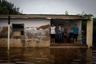 epaselect epa10233696 Inhabitants of Laguna de Las Peonias, in the Puerto Caballo sector, observe the floods in Maracaibo, Venezuela, 09 October 2022. At least 25 people died, among them two minors, and 52 are still missing as a result of the rains in the town of Tejerias, Aragua state, in the central zone of Venezuela, confirmed by the Executive Vice President, Delcy Rodriguez.  EPA/Henry Chirinos