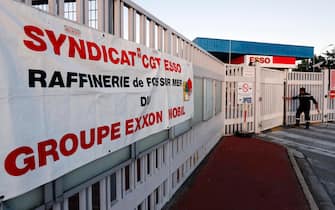 epa10235611 Banners are placed by workers from TotalEnergies and Esso ExxonMobil during a protest called by CGT union outside Esso refinery in Fos-Sur-Mer, France, 11 October 2022. The two weeks strike at refineries affected the country's domestic fuel output and caused shortage at French gas stations.  EPA/GUILLAUME HORCAJUELO