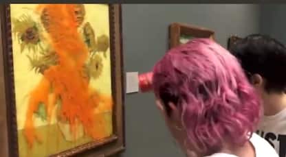 I Girasoli di Van Gogh imbrattati dagli ambientalisti di Just Stop Oil