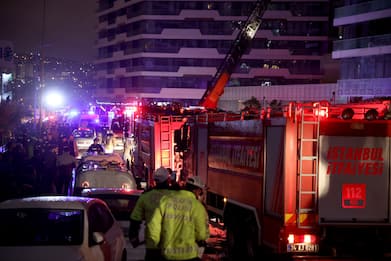 Istanbul, in fiamme grattacielo di 42 piani: nessuna vittima
