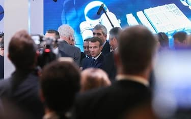 French President Emmanuel Macron (C) visits the Paris auto show in Paris, on October 3,  2018. From October 4 - October 14, the famous motor show will showcase new cars and products from major motoring manufacturers. (Photo by Michel Stoupak/NurPhoto via Getty Images)