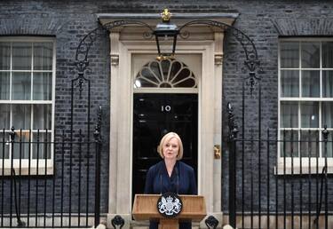 epa10254410 (FILE) - Britain's new Prime Minister Liz Truss speaks at Downing Street, London, Britain 06 September 2022 (reissued 20 October 2022). Liz Truss announced her resignation as prime minister in a statement outside 10 Downing on 20 October after only 44 days in office. EPA/NEIL HALL *** Local Caption *** 57907681